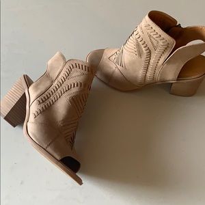Universal Thread Block Heel Sandal